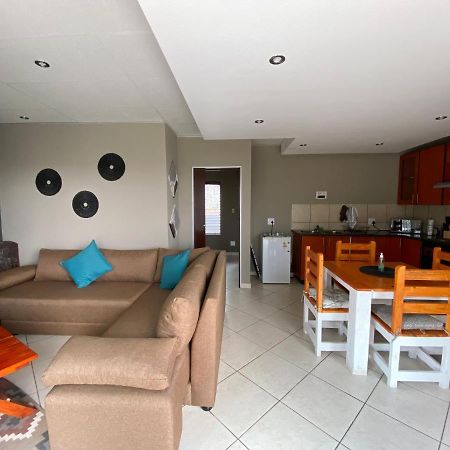Glenvista Home With A View Johannesburg Esterno foto
