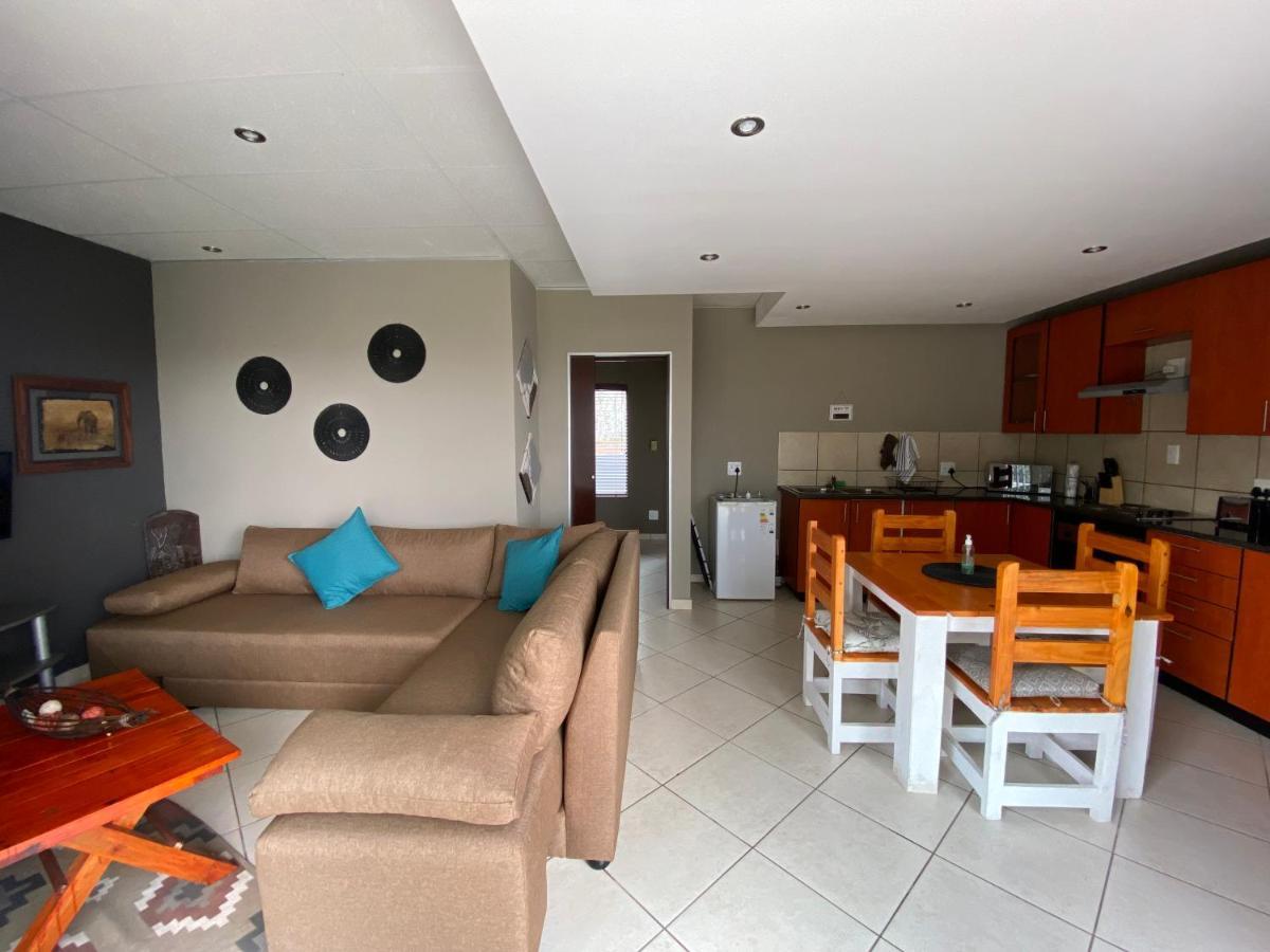 Glenvista Home With A View Johannesburg Esterno foto