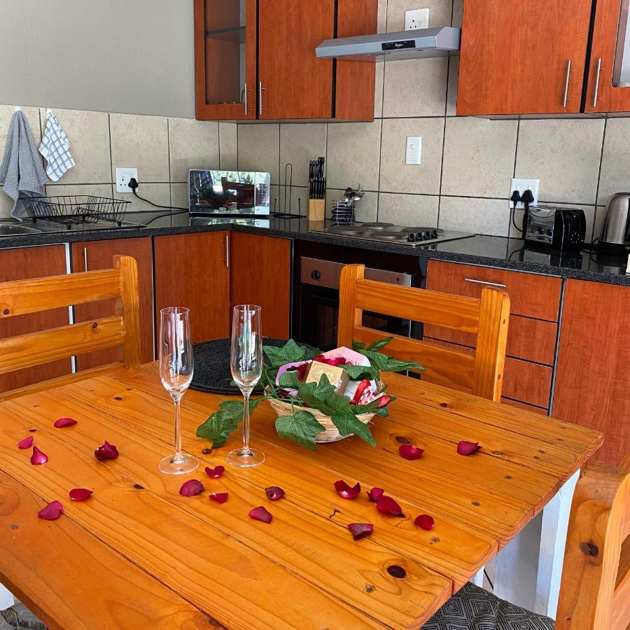 Glenvista Home With A View Johannesburg Esterno foto